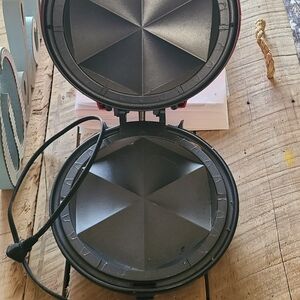 Black Electric Pie and Pastry Press – Compact Nonstick Cooker